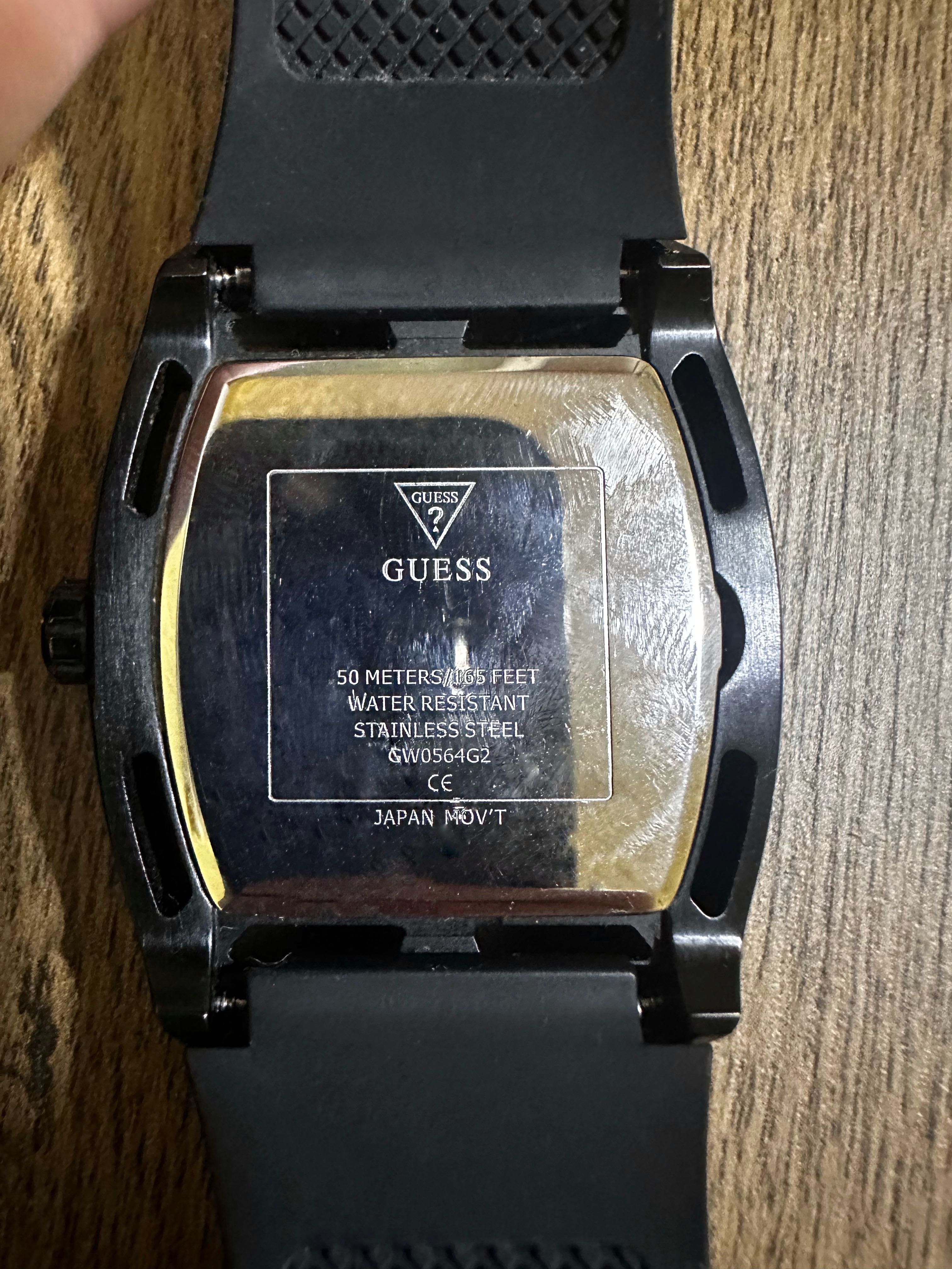 Часовник   Guess