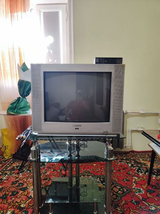 Televizor tuneri podstavkasi bilan sotiladi