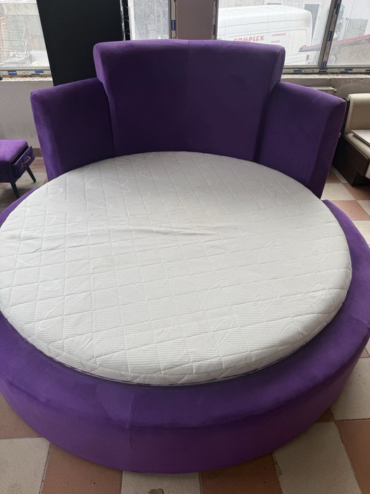 Pat cu noptiere si comoda