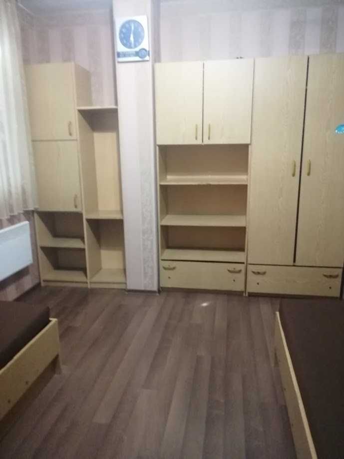Частно лице дава под наем 4 стаен плюс бокс.