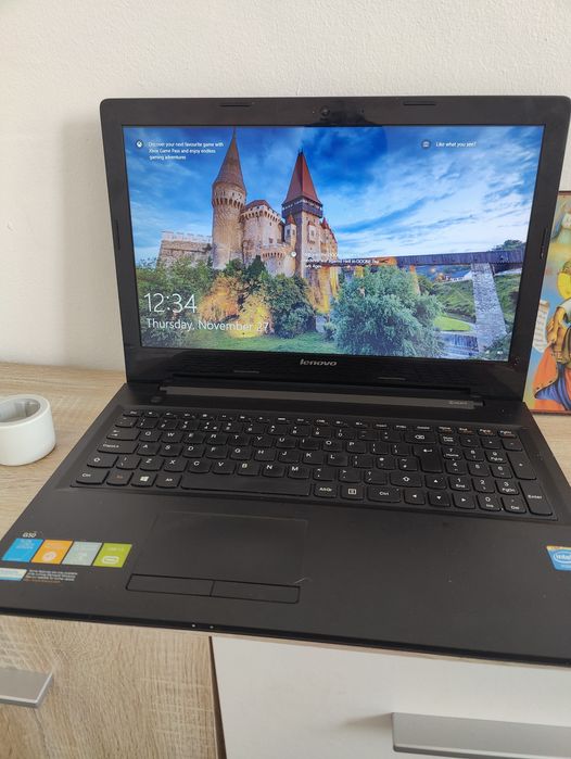 Laptop Lenovo arată impecabil