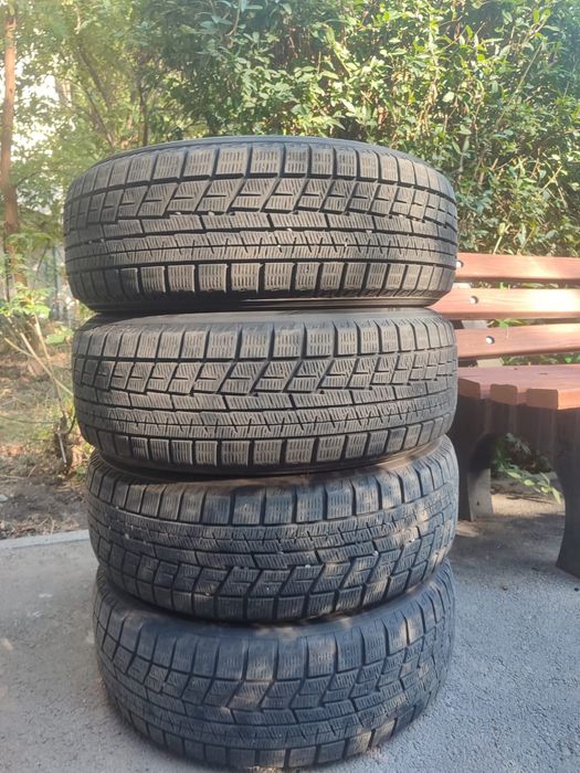 Продам зимние шины, размер 205/60 R16  YOKOHAMA,
