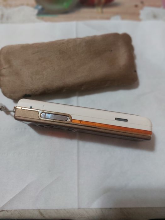 Vând Nokia 7380 impecabil liber în ori ce rețea tel ptr colecționari