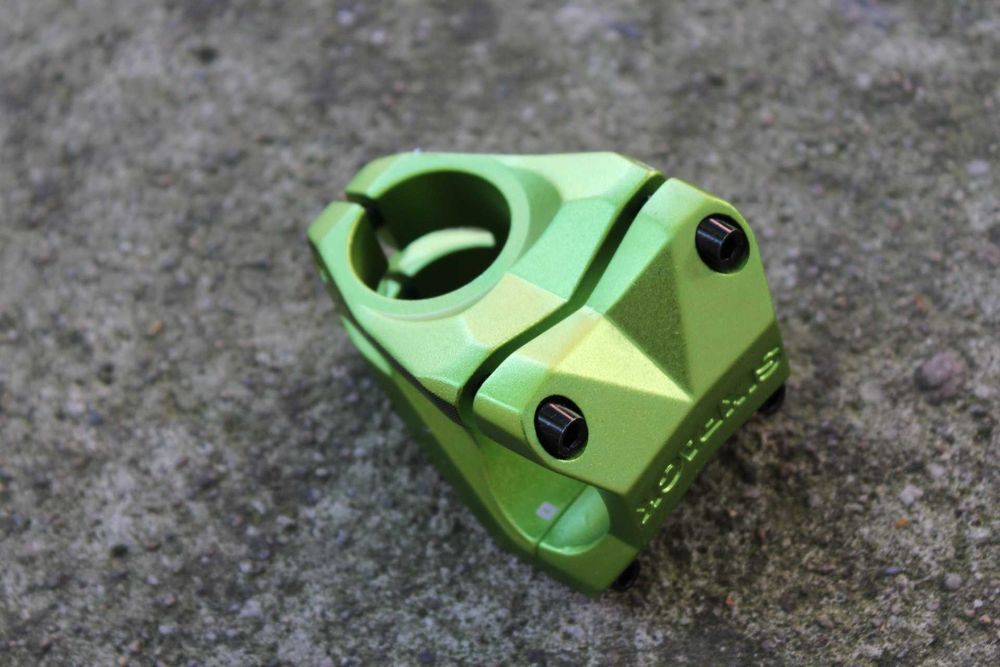 Sixpack Kamikaze 35mm-31.8" - pipa bicicleta - 3 culori