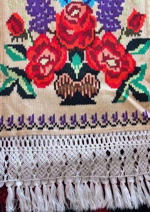 Prosop decorativ lucrat manual pe pânză 300 lei bucata