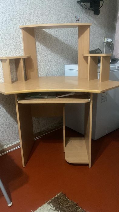 Продам стол компьтерный бу