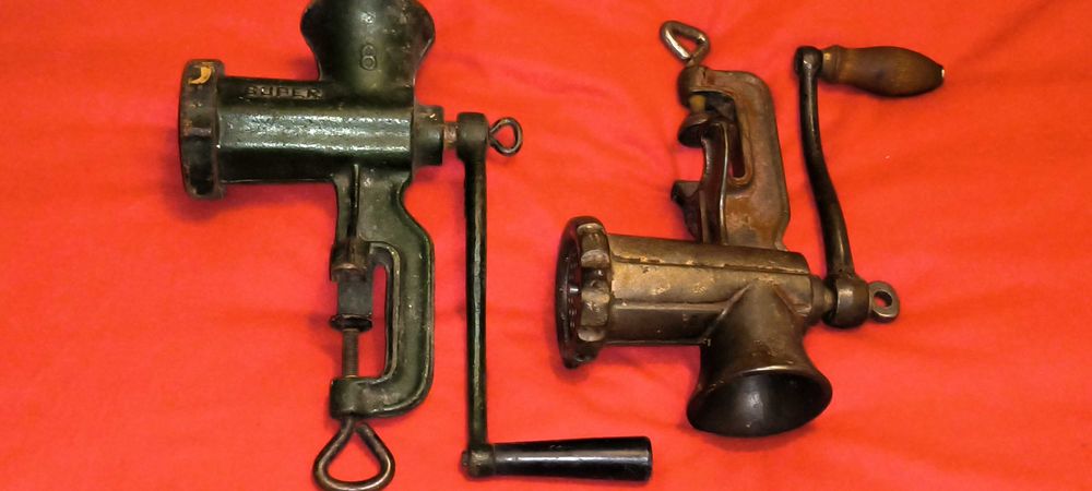 2 masini de tocat romanesti vintage 80 ron ambele