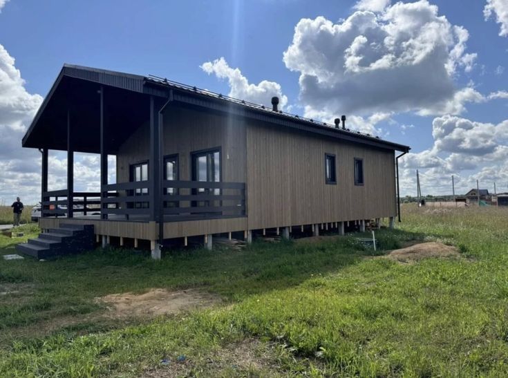 Vand case moderne pe structura metalica si panouri sandwich