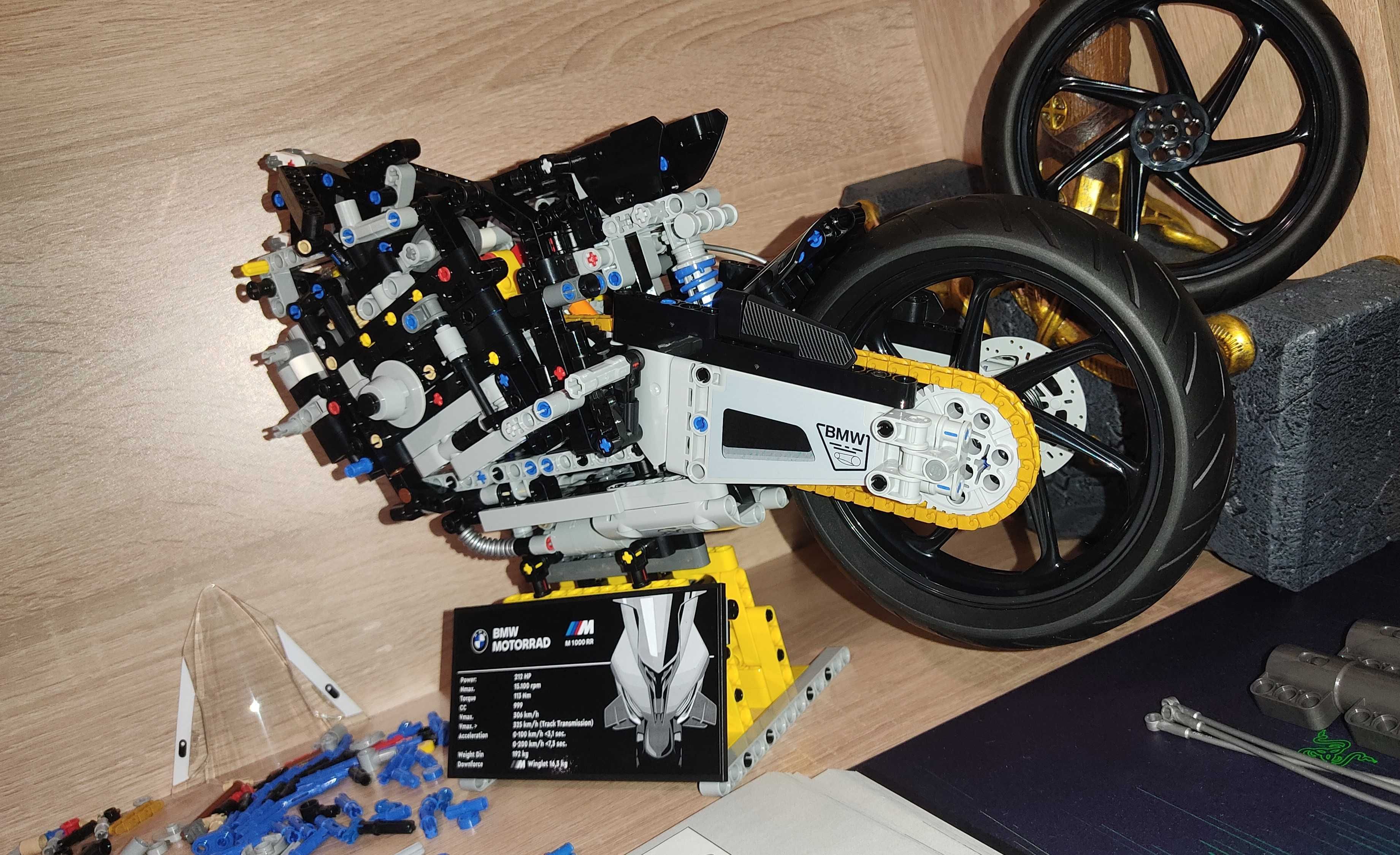Лего Конструктор / Lego Technic 42130 BMW M1000RR / Мотор