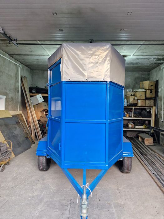 Продам прицеп коневозку новую