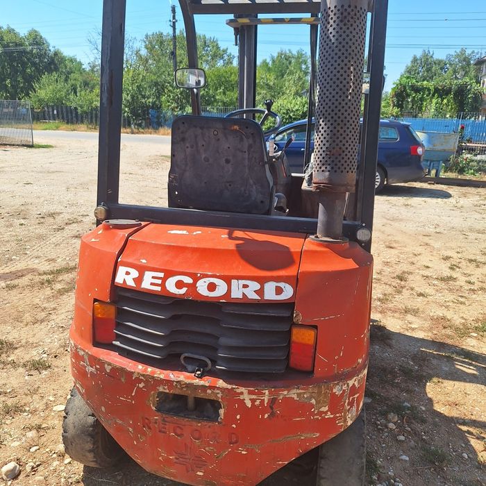 Încărcător frontal stivuitor