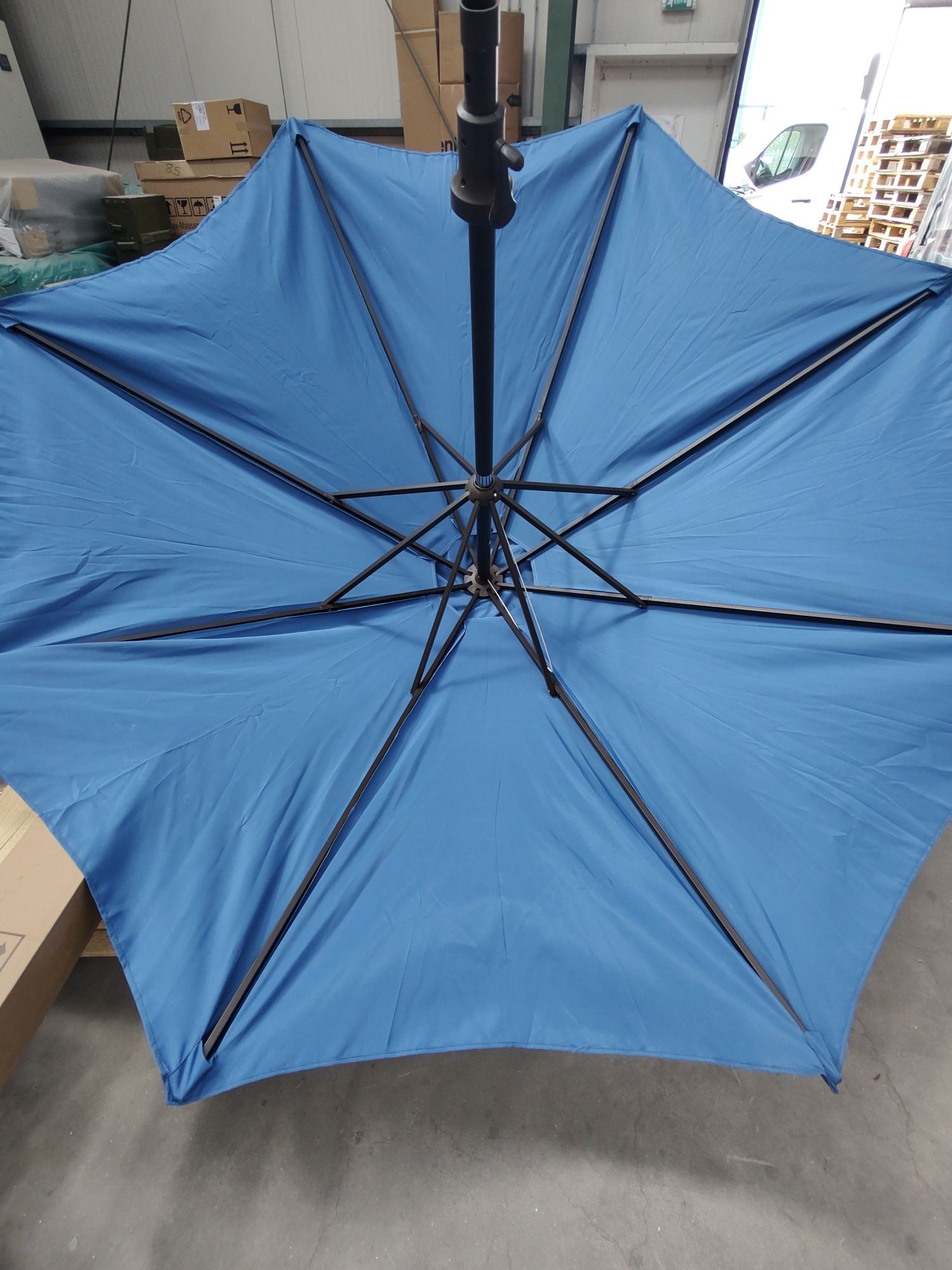 Стойка за градински чадъри и чадъри