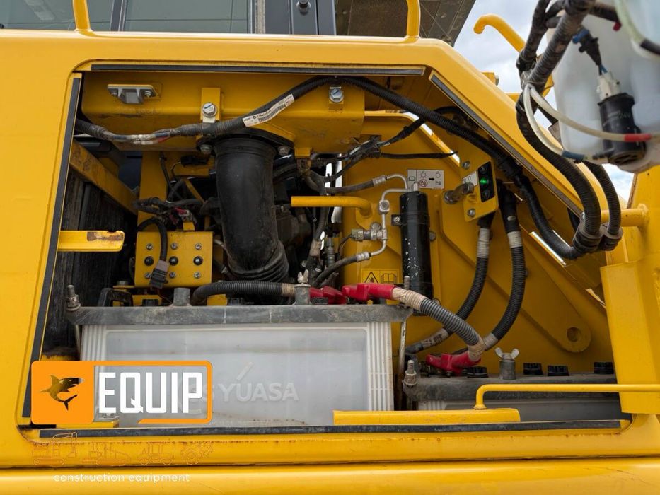 Komatsu D155AX-8 бульдозер