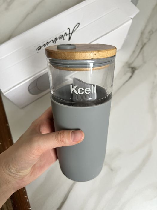 Стеклянная кружка с трубочкой