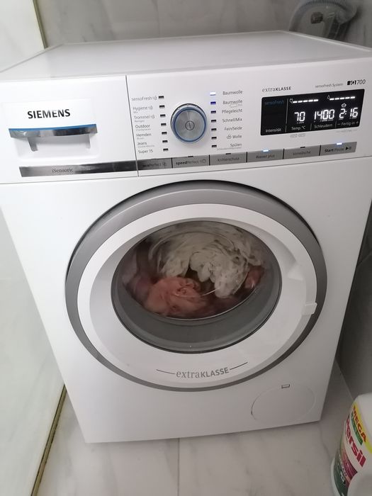 Vând mașina de spălat Siemens extra class, capacitate 8 kg, 1400