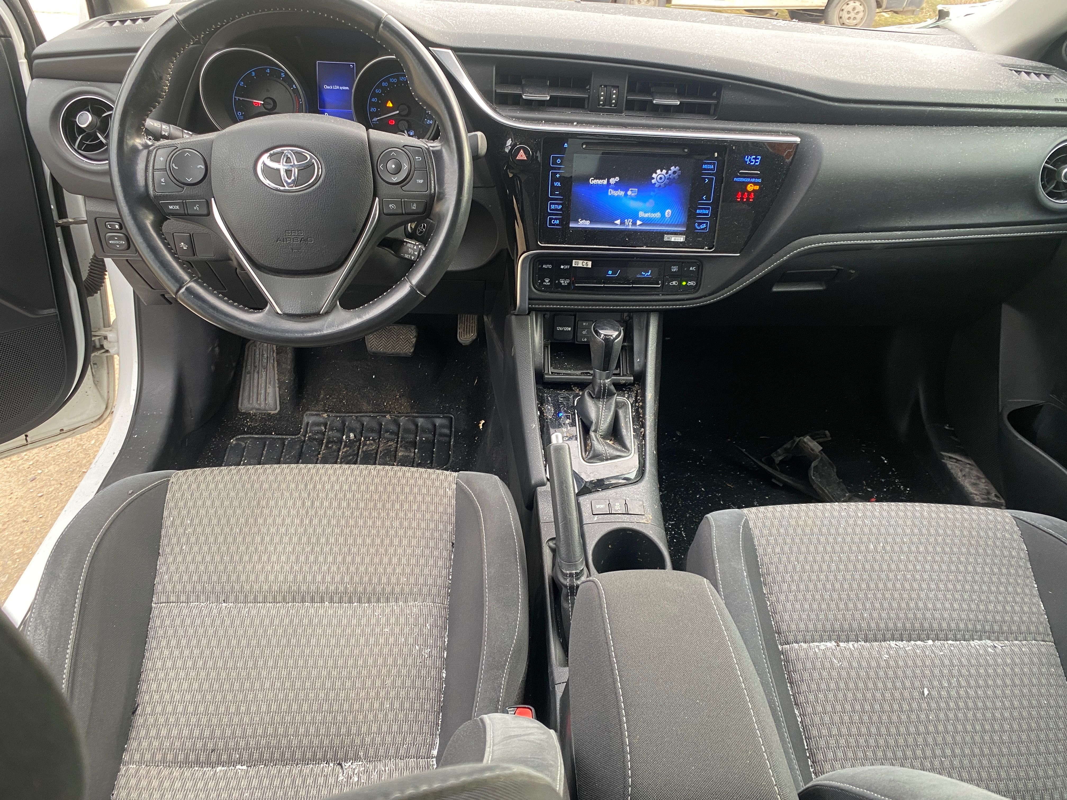 Toyota Auris 1. 6i, двигател 1ZR-FAE, ZRE18, 132 кс. ,Тойота Аурис