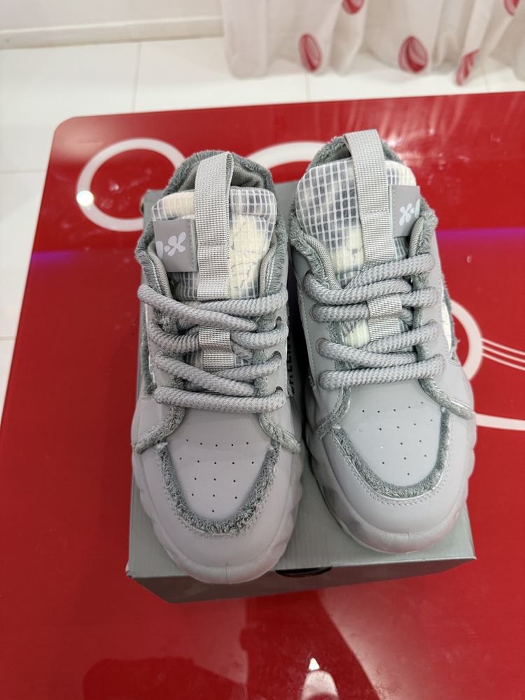 Vand Adidasi sneakers