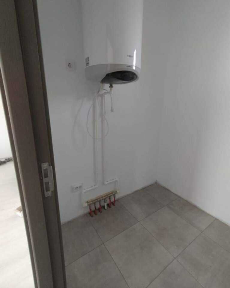 Casa modulara și garaje auto din structura metalica si panou sandwich