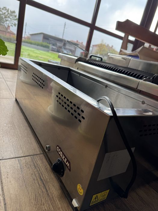 Принцесник саламандър топло Бен-Мари, салатен бар