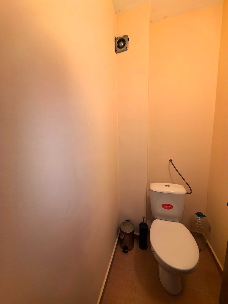 Дава се под наем Тристаен апартамент в Ямбол, Център - 80 кв.м за 280.5 € - Снимка #13