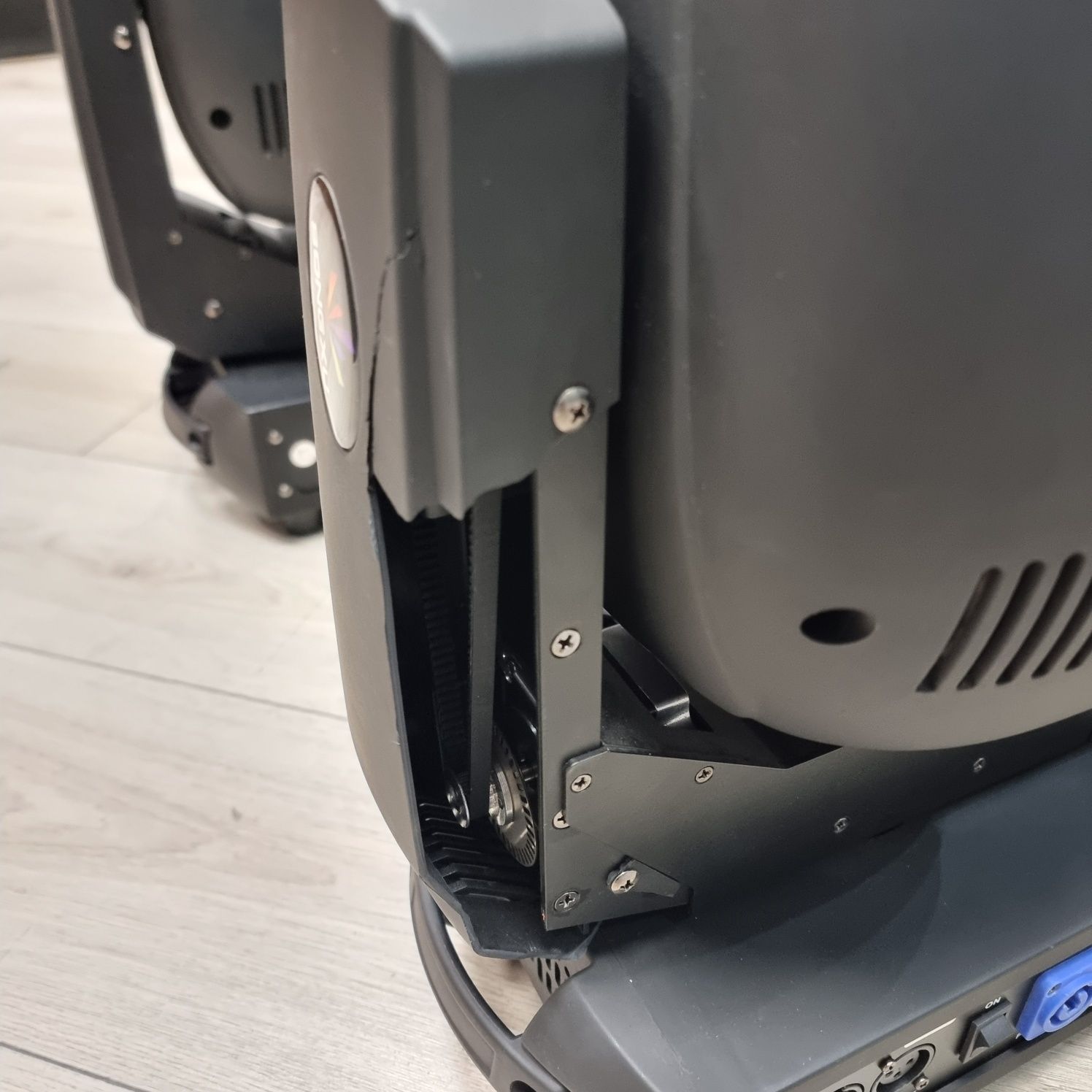 Amanet F28 :Lumini/  4 x Moving Head 3in1 SX MH230A LED