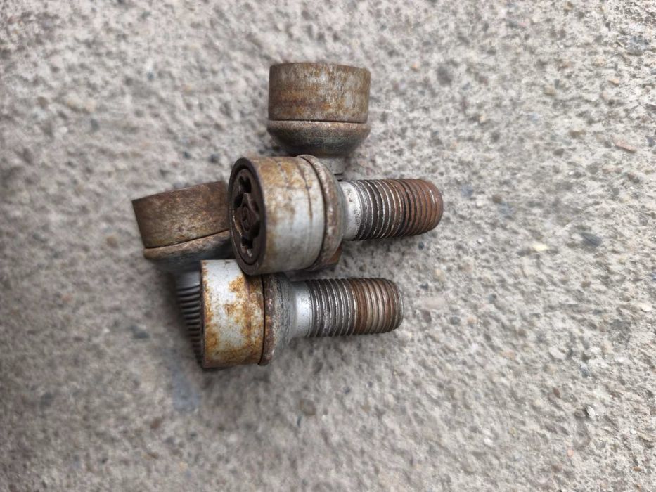 Секретни болтове Mercedes