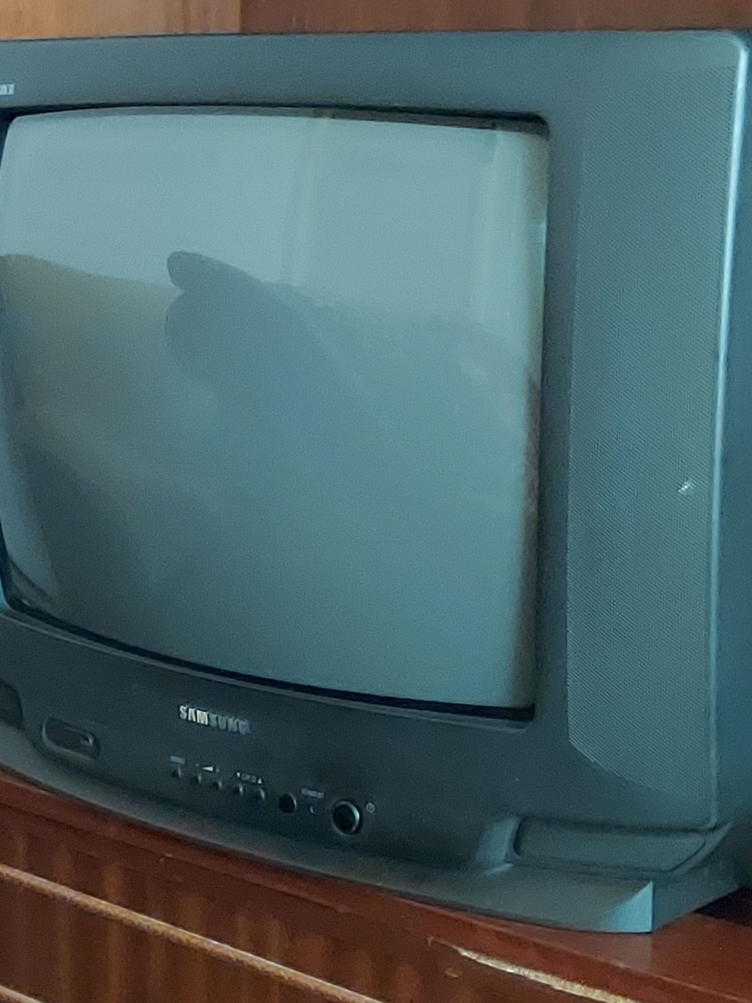 Телевизор 'Самсунг", недорого продаю или на запчасти