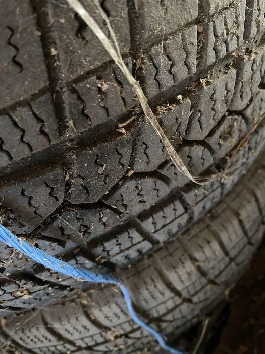 De vanzare anvelope 195 65 15 plus jante bmw