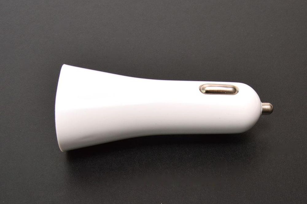Зарядно за телефон за автомобил с 2 изхода цвят бял бързо зареждане