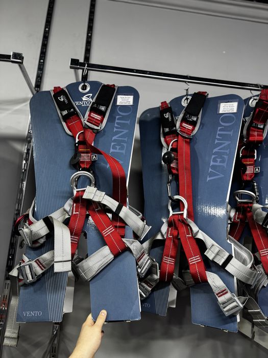 Страховочные системы, привязи для альпинизма, строителей