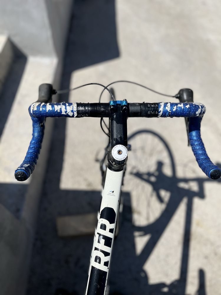 Cube Peloton RFR – cursieră sportivă cu grup Shimano Tiagra