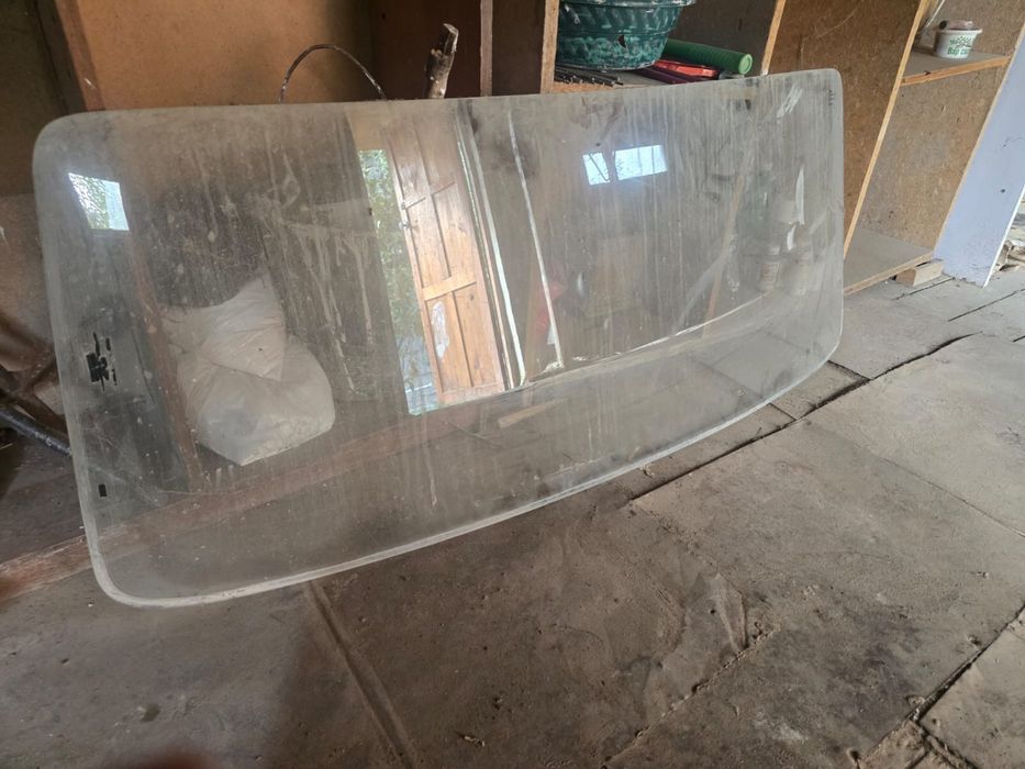 Лабовое стекло на автомашину москвич ИЖ