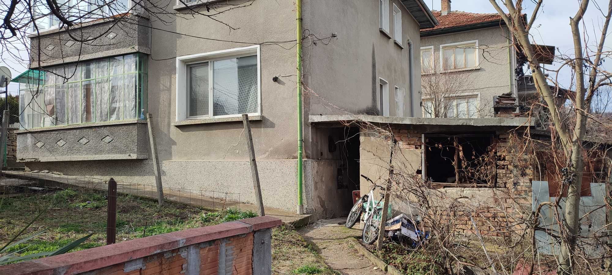 Продавам етаж от къща