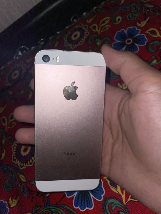 Продам айфон SE 2016 в хорошем состоянии