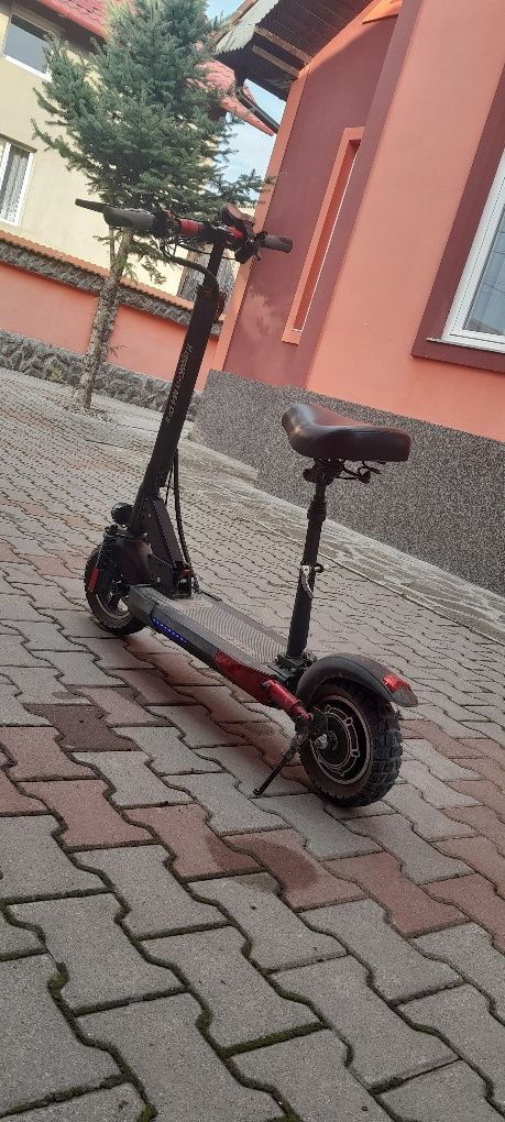 Vând trotineta electrica kugo m4 pro