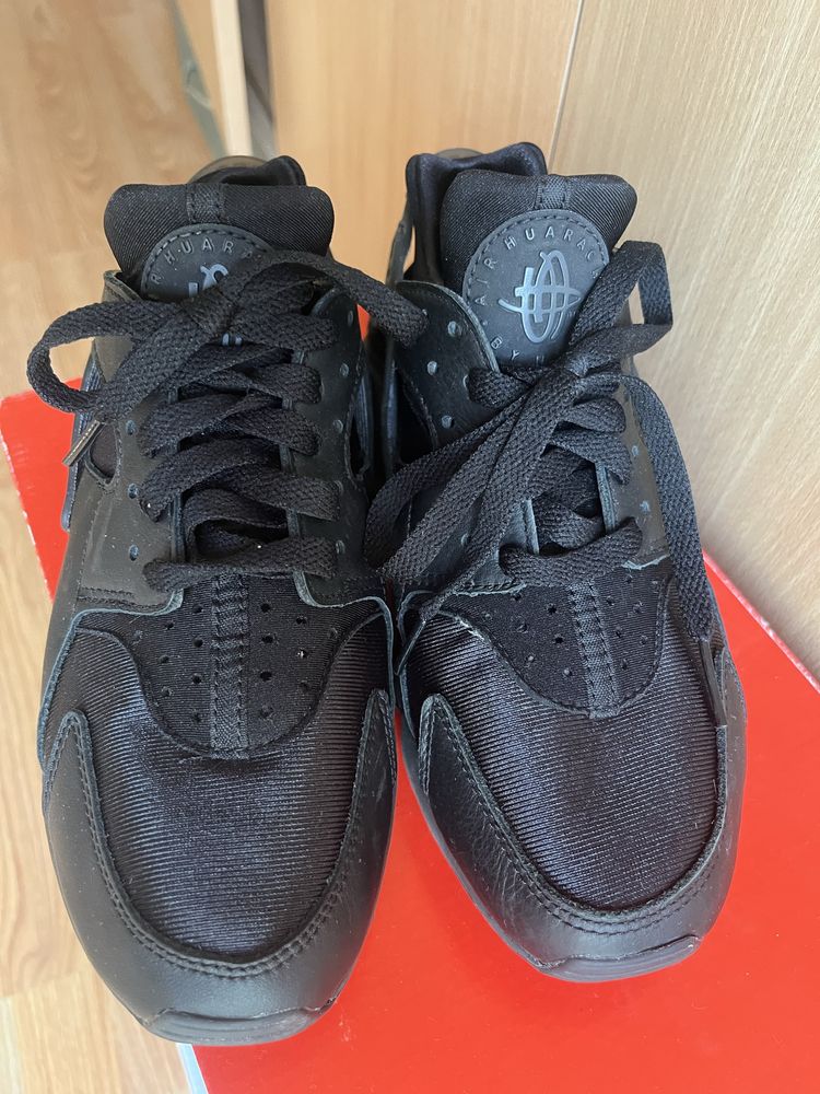 Nike Air Huarache black
