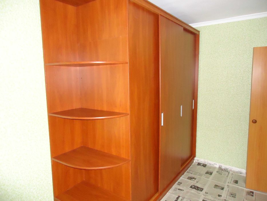 Новый очень большой и вместительный шкаф купе изготовлен на заказ.