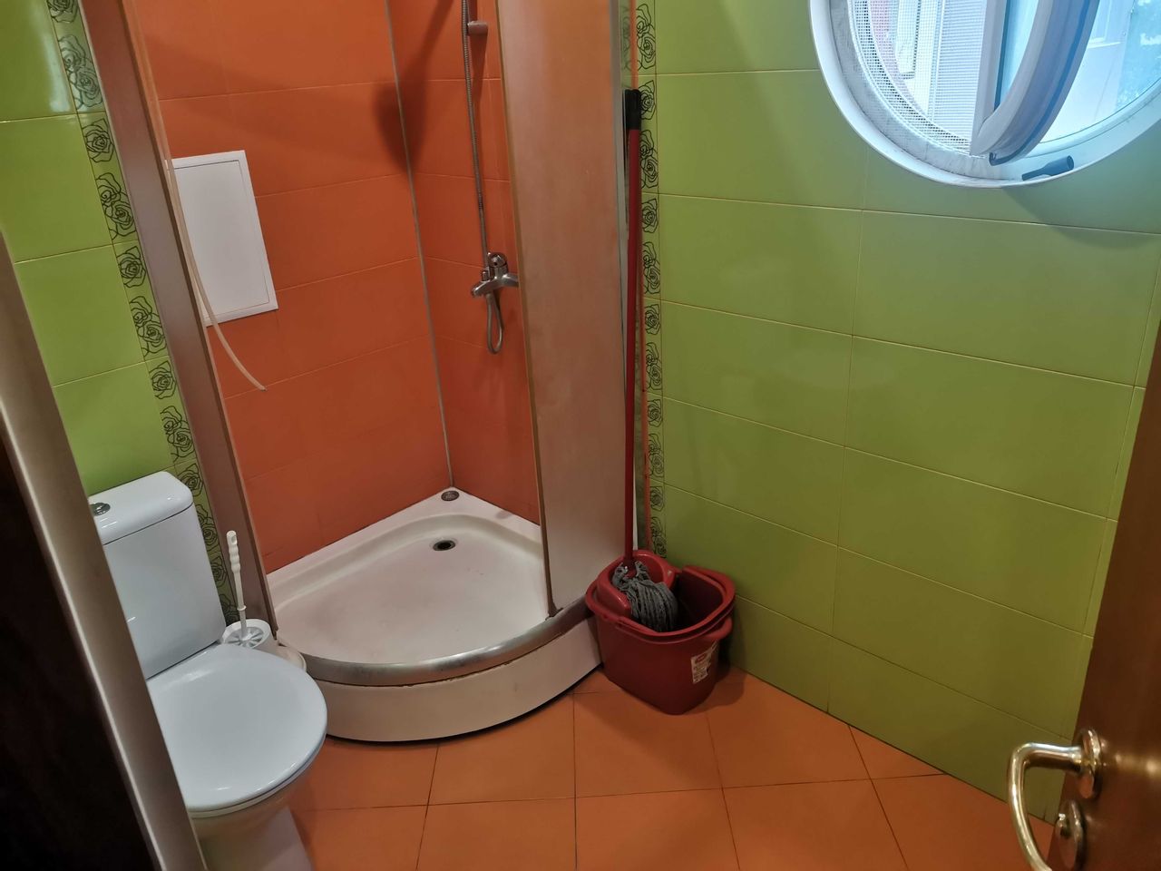 Дава се под наем Двустаен апартамент в Бургас, Славейков - 50 кв.м за 225 € - Снимка #2