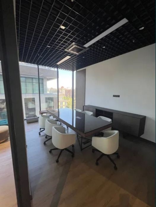 Сдается офис на Ойбеке, Гостиница Россия, 465 м²