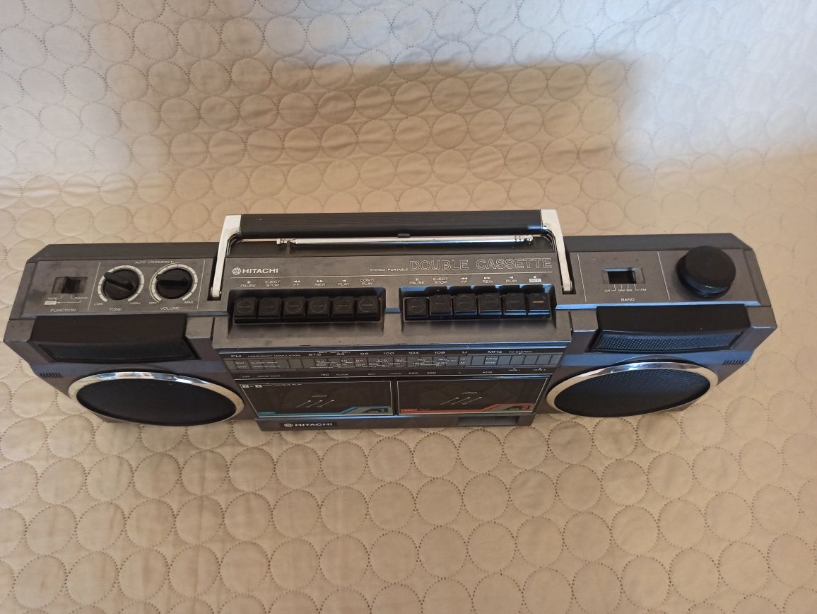 Касетофон Hitachi