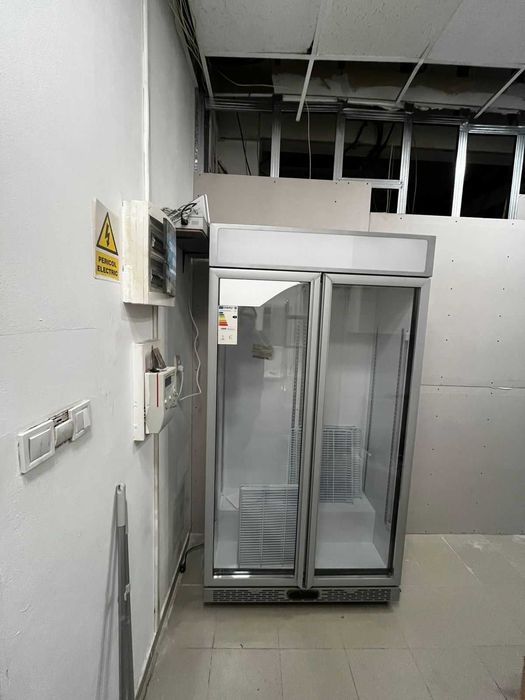Vitrina frigorifica 630 L de vanzare