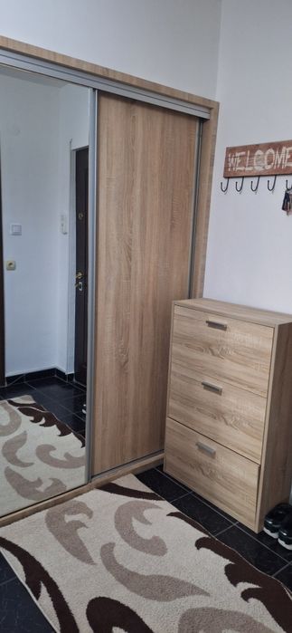 Închiriez Garsoniera