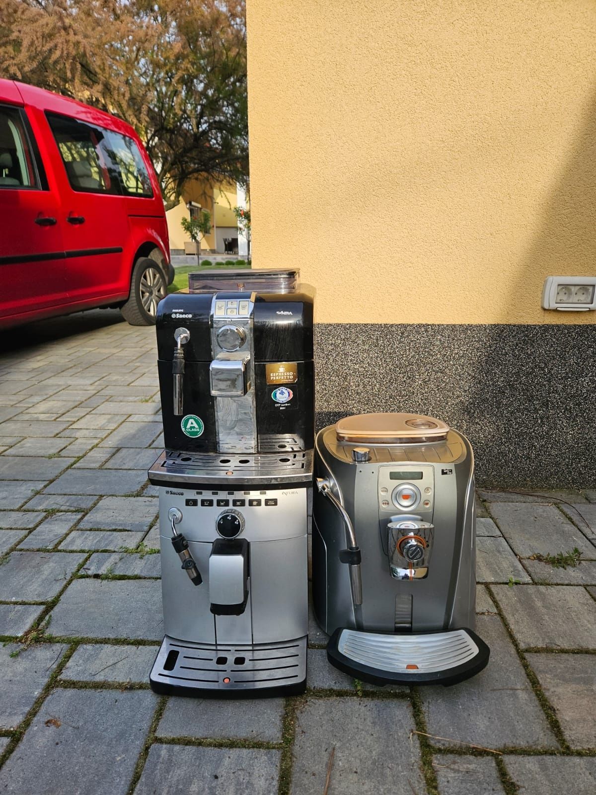 Aparate de cafea DeLonghi și Saeco