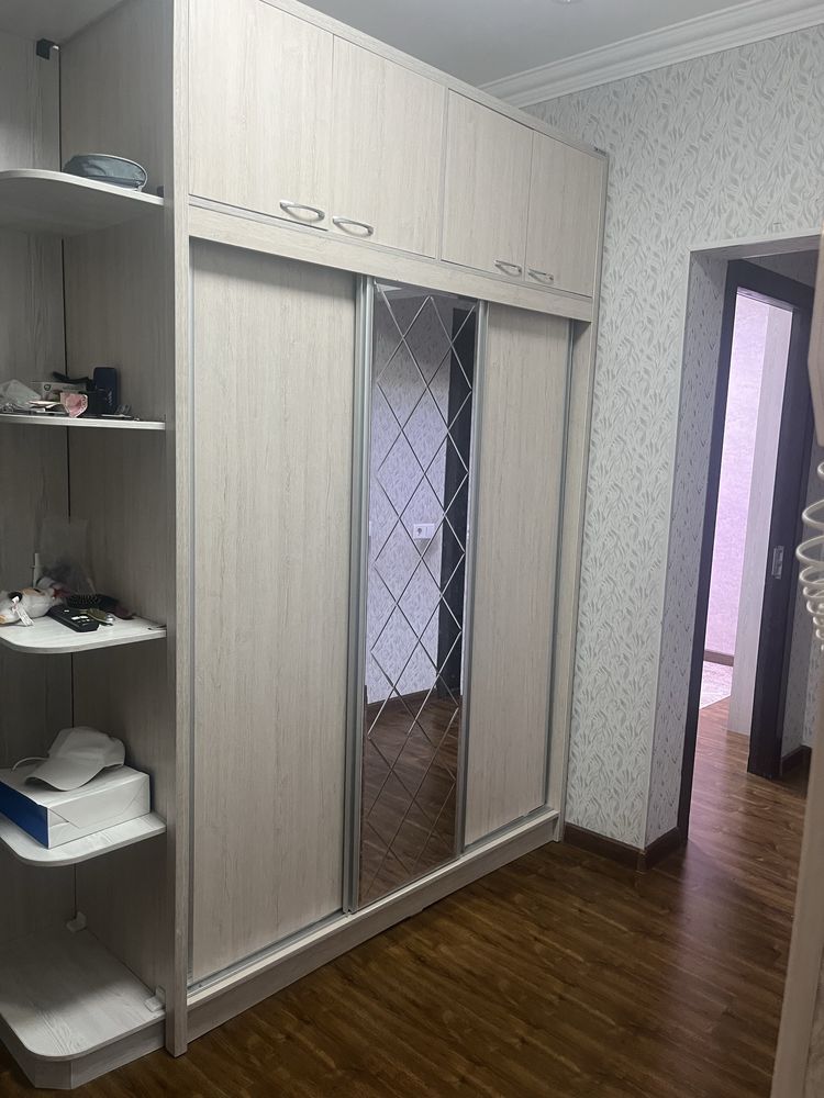 Срочно продается двух комнатная квартира на максима горького