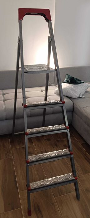 Scara pliabila 5 trepte (4 trepte + platforma)