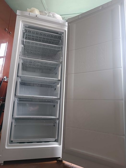 Морозильная камера Indesit