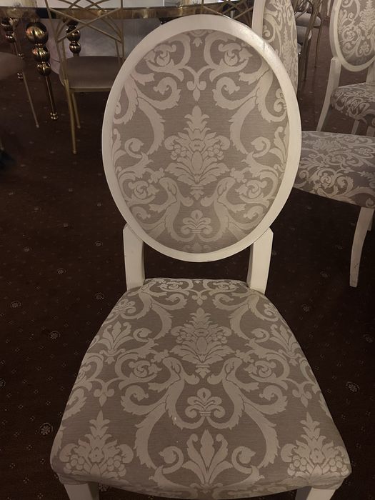 Vand scaune ! Conditi foarte bune .