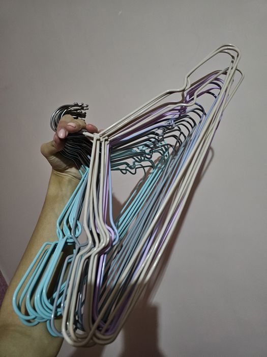 Продам вешалки, почти новые