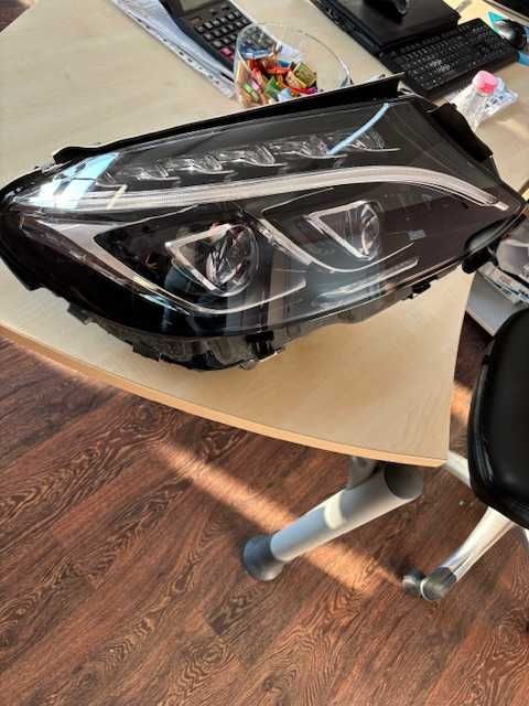 преден десен фар за мерцедес C 220-W205 .2019г