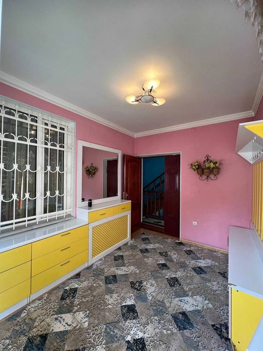 Дом , Мирзо Улугбек, улица Сайрам;
Ориентир: Буз Базар Сейран кафе: